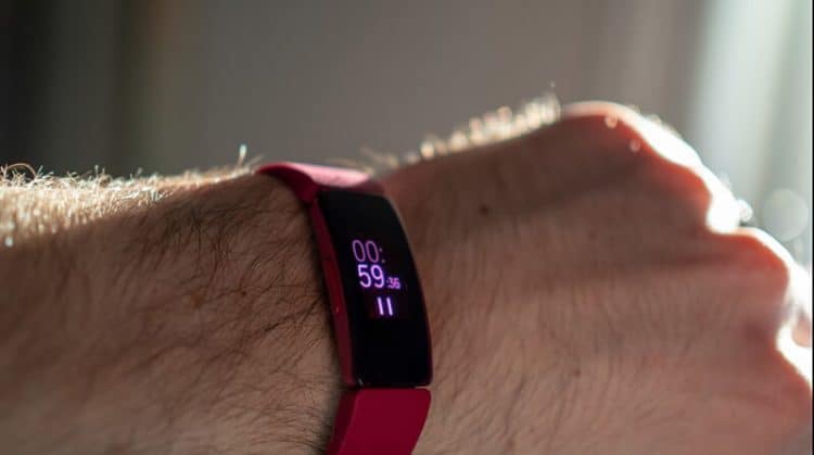 which fitbit tracks sleep